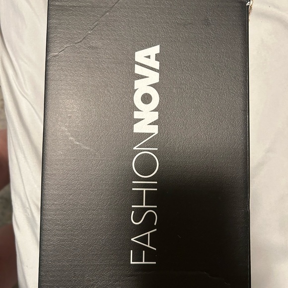 Fashion nova heels 🖤 - Picture 3 of 3